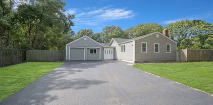 104 Brookfield Avenue, Center Moriches