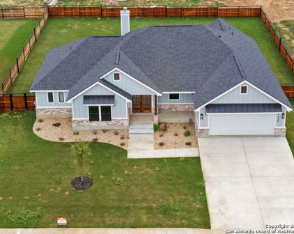137 W Magnolia Cir, La Vernia