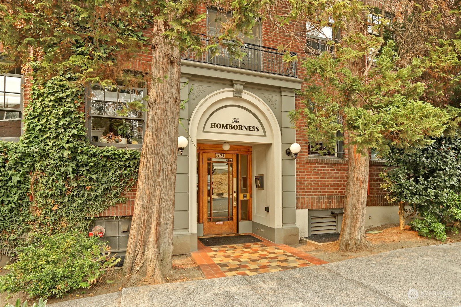 321 Boylston Avenue E Unit 107, Seattle MLS 2303339 Skyline