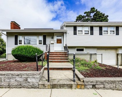 4 Pico Avenue, Winthrop