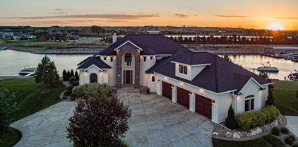 3801 Bay Shore Bend SE, Mandan