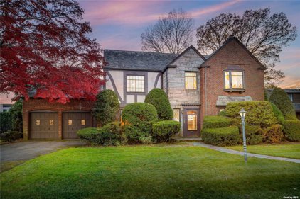 106 Andover Road, Rockville Centre