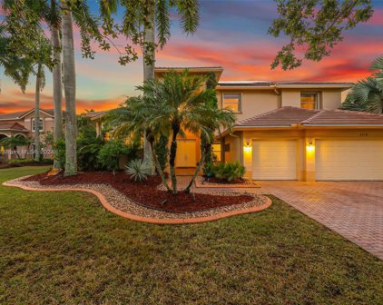 1018 Waterside Cir, Weston