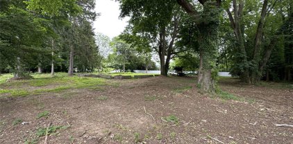 181 High Farms Road, Glen Head