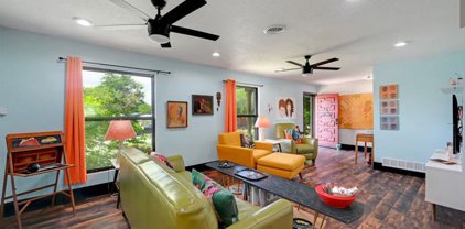 210 Shannon Lee St, San Antonio