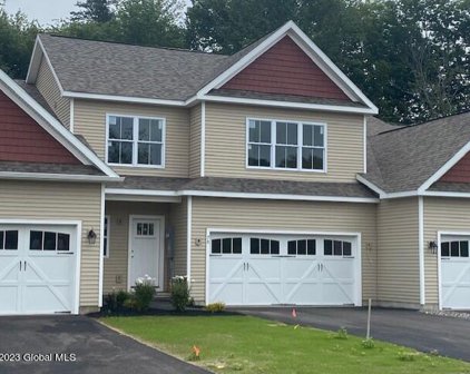 7B Empire Court, Clifton Park