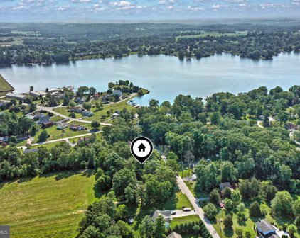7 Fisher Dr, East Berlin