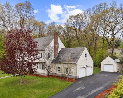 18 Lantern Ln, Shrewsbury
