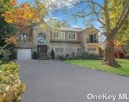 8 Ridge Drive E, Roslyn image