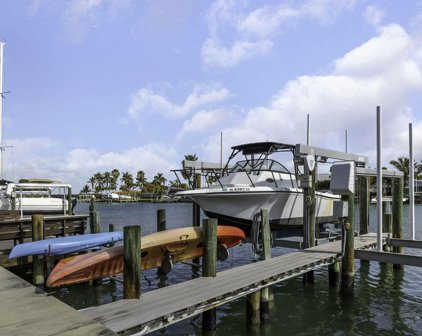 12405 3rd Street E Unit 307, Treasure Island