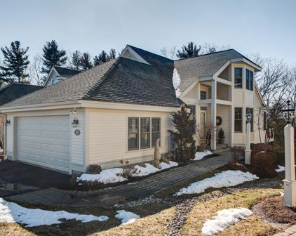 35 Carriage Hill Circle Unit 35, Southborough