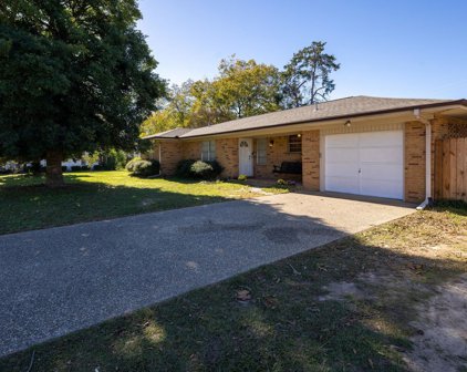 607 E South St., Lindale
