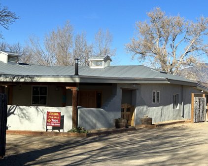 2 Ortiz Lane, Ranchos De Taos