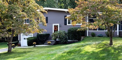 17 Harris Drive, Southborough