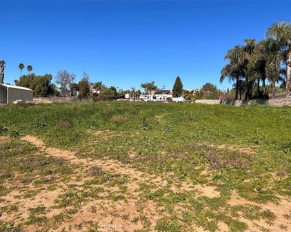Nandina Avenue, Riverside