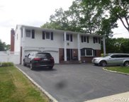 72 Hurtin Boulevard, Smithtown image