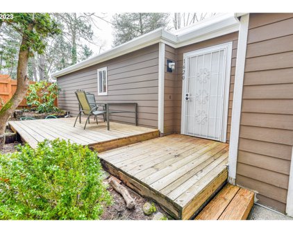 1620 VILLAGE PARK PL, West Linn