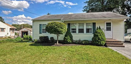 122 Woodland Road, Southborough