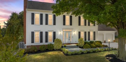235 Markwood Dr, Sterling