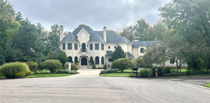 6460 Selkirk Circle NW, Canton