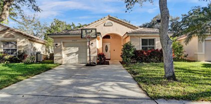 4932 Nw 54th Ave, Coconut Creek