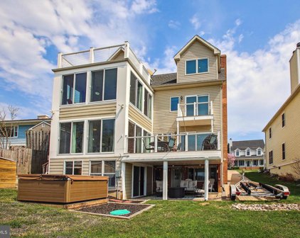 3714 Bay Dr, Edgewater