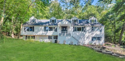8 Woodmere Drive, Northport