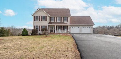 1087 Lake Front Court, Bedford