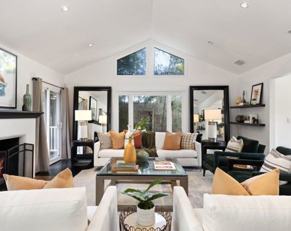 9146  St Ives Dr, Los Angeles