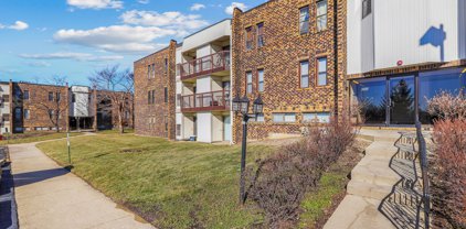 2222 Country Club Drive Unit #25, Woodridge