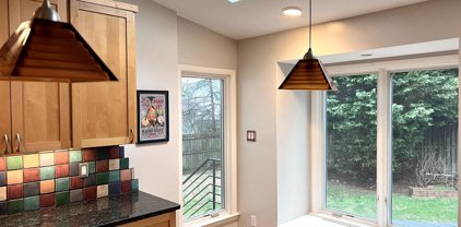 6415 Hollins Dr, Bethesda