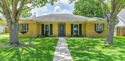 202 Winding Road, Friendswood