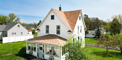 321 Curry Avenue, Detroit Lakes