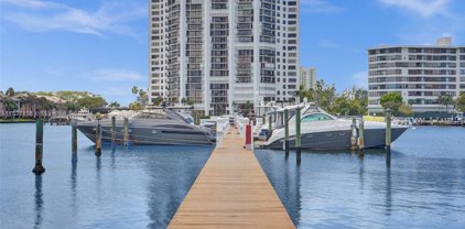 2665 S Parkview Dr, Hallandale Beach