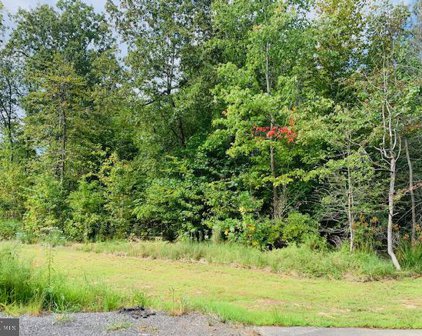 10105 Chapin Woods Pl, Newburg