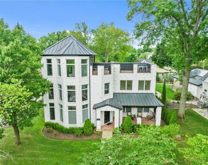 405 W Central Avenue, Bentonville
