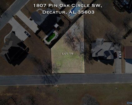 1807 Pin Oak Circle Sw, Decatur