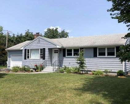 1 Spring Ln, Hopkinton