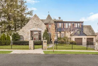 209 Saint Johns Ave