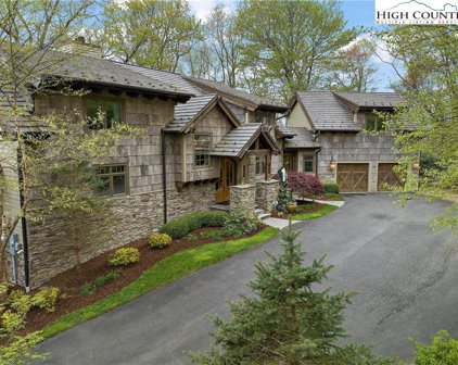 221 Boulder Lane, Blowing Rock