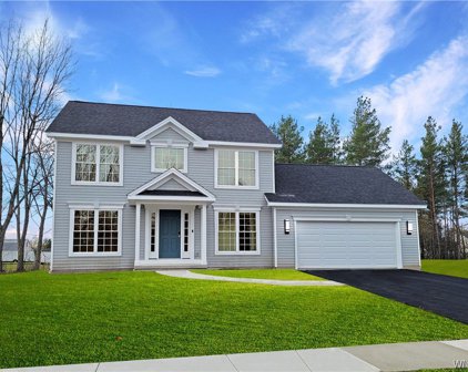 8 Greenspring Court, West Seneca