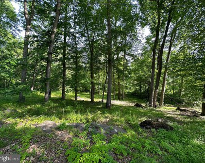 8099 Bull Rd, Lewisberry