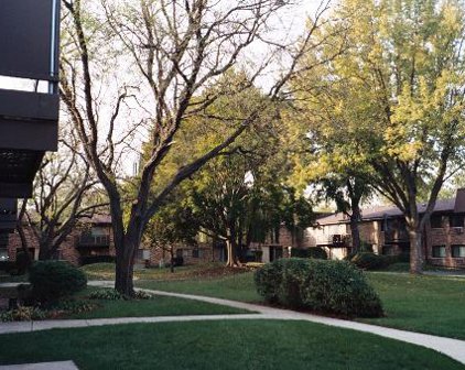 2618 N Windsor Drive Unit #103, Arlington Heights