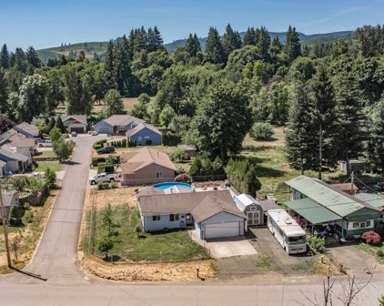 137 Main St, Falls City