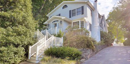453 W Broadway, Port Jefferson