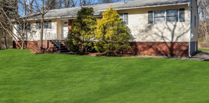 915 Palmer Avenue, Holmdel