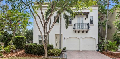 220 Sw 9 Ave, Fort Lauderdale