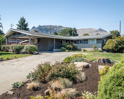 1002 Wedgewood Avenue, Wenatchee