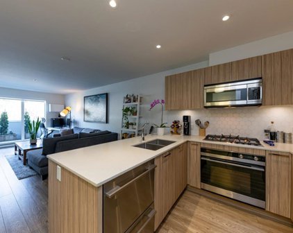 1061 Marine Drive Unit 212, North Vancouver