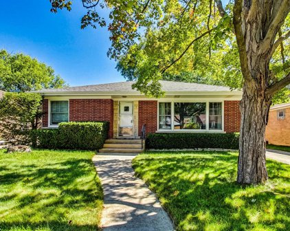 428 Romona Road, Wilmette